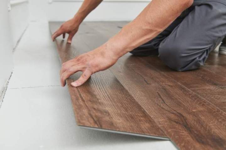 Pose de parquet, Clichy